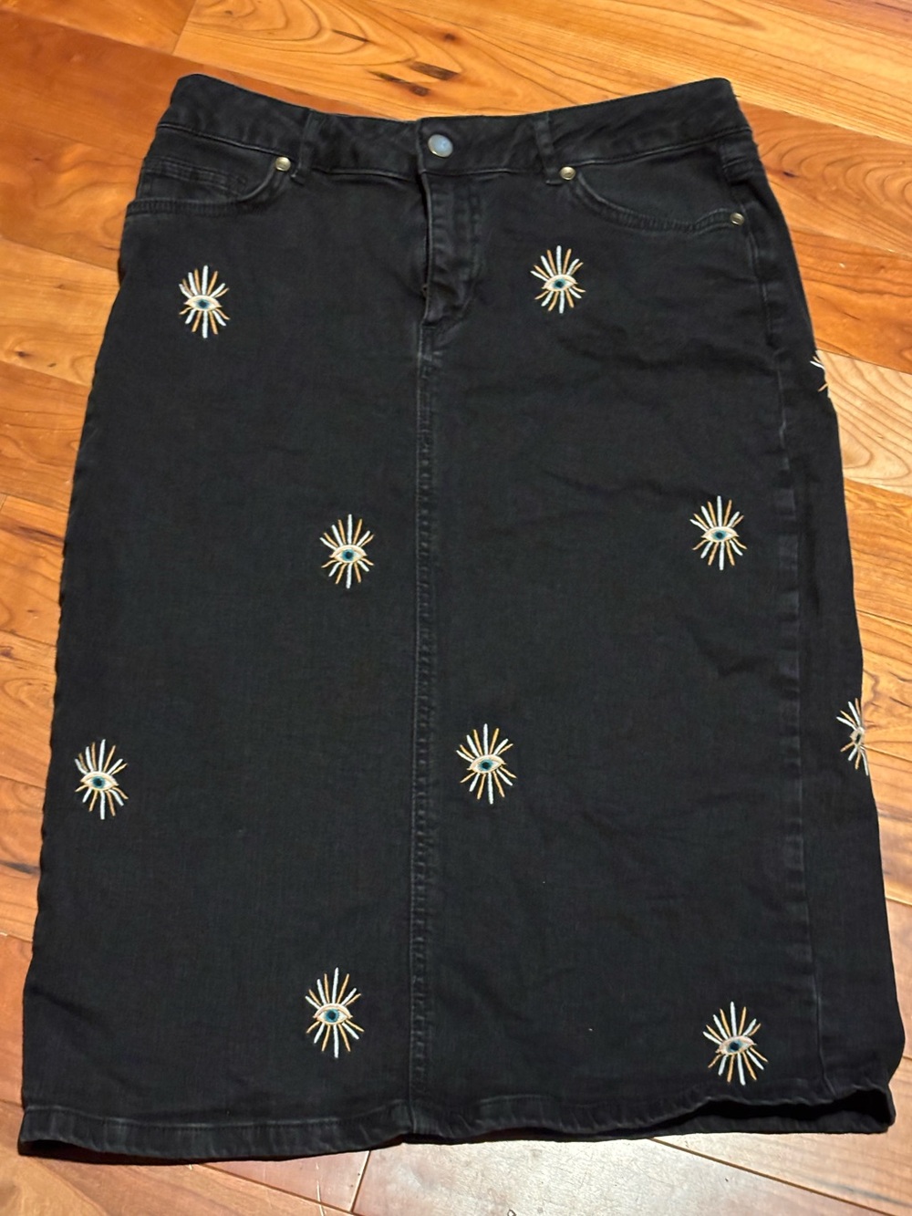 Black Embroidered Pencil Skirt - Women celestial